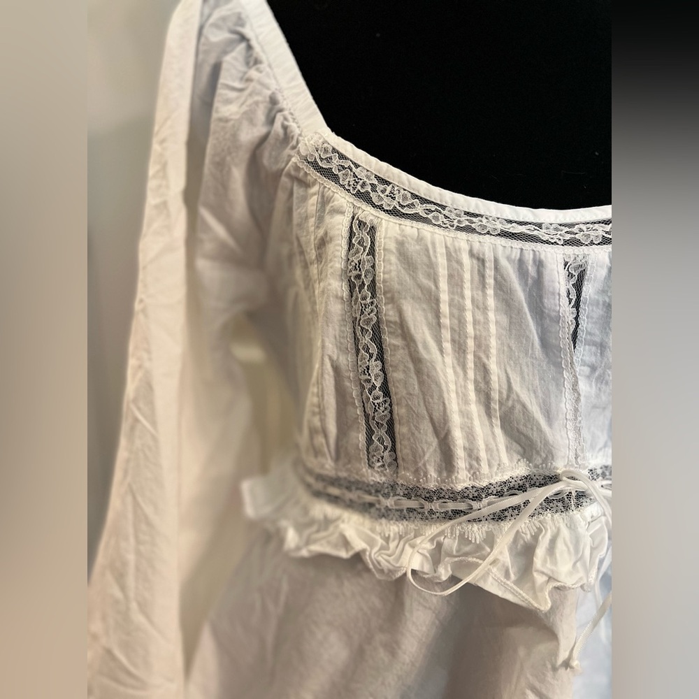 Altar'd State White Lace Long Sleeve Blouse Open Smocked Back EUC Size Large - Picture 2 of 9